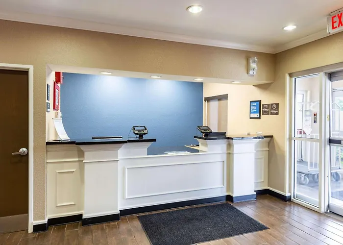 Comfort South - Woodland Hills