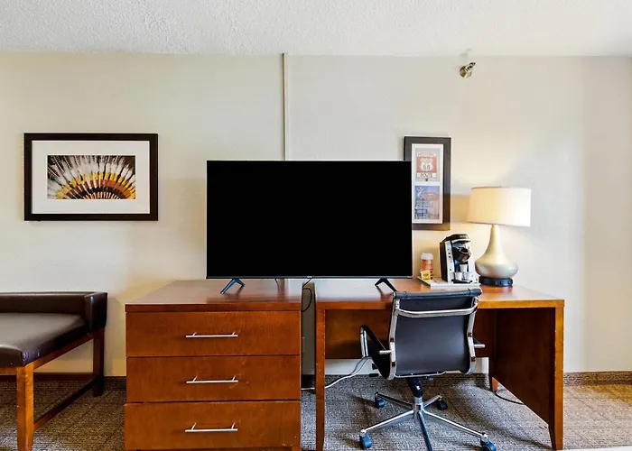 Comfort South - Woodland Hills
