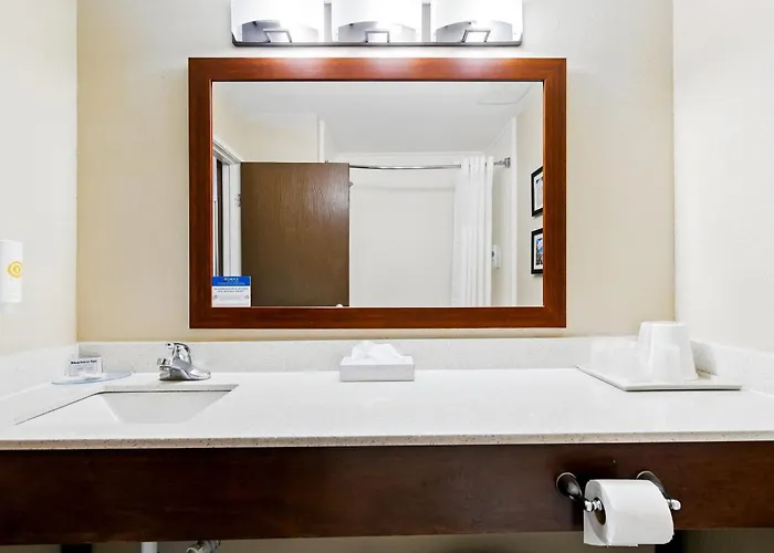 Inn Comfort South - Woodland Hills 3*
