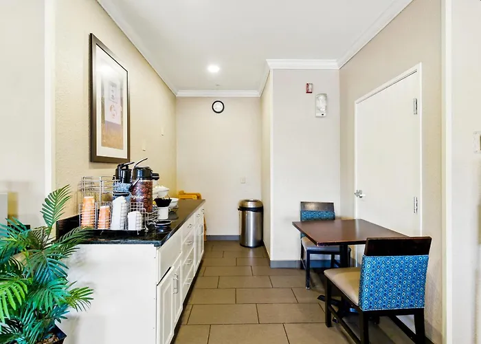 Comfort South - Woodland Hills Inn 3*