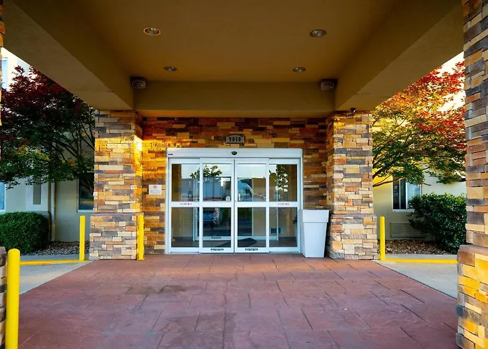 Inn Comfort South - Woodland Hills 3*
