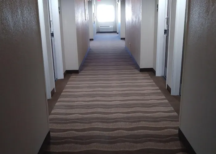 Comfort South - Woodland Hills Inn Tulsa