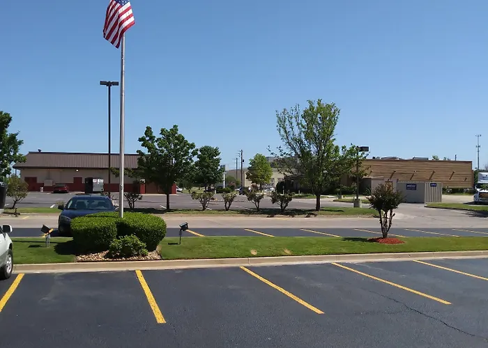 Inn Comfort South - Woodland Hills 3*