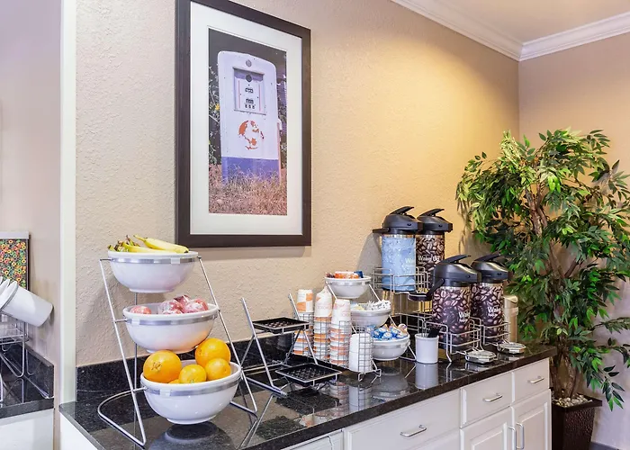 Comfort South - Woodland Hills Inn Tulsa