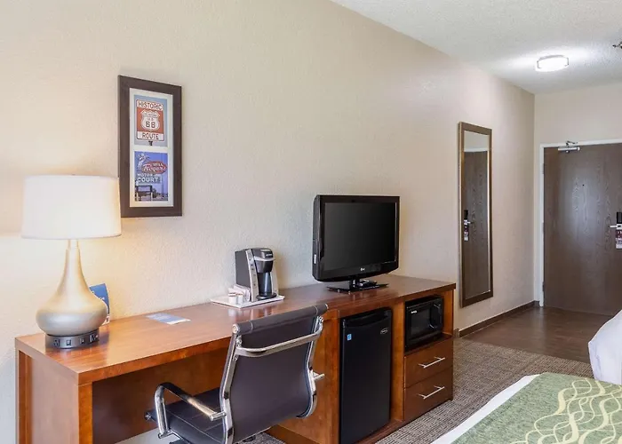 Comfort South - Woodland Hills